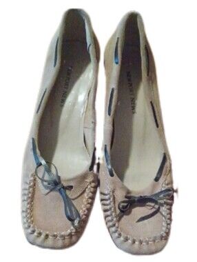 - newport News Beige Leather Heels Women's Size 6.5